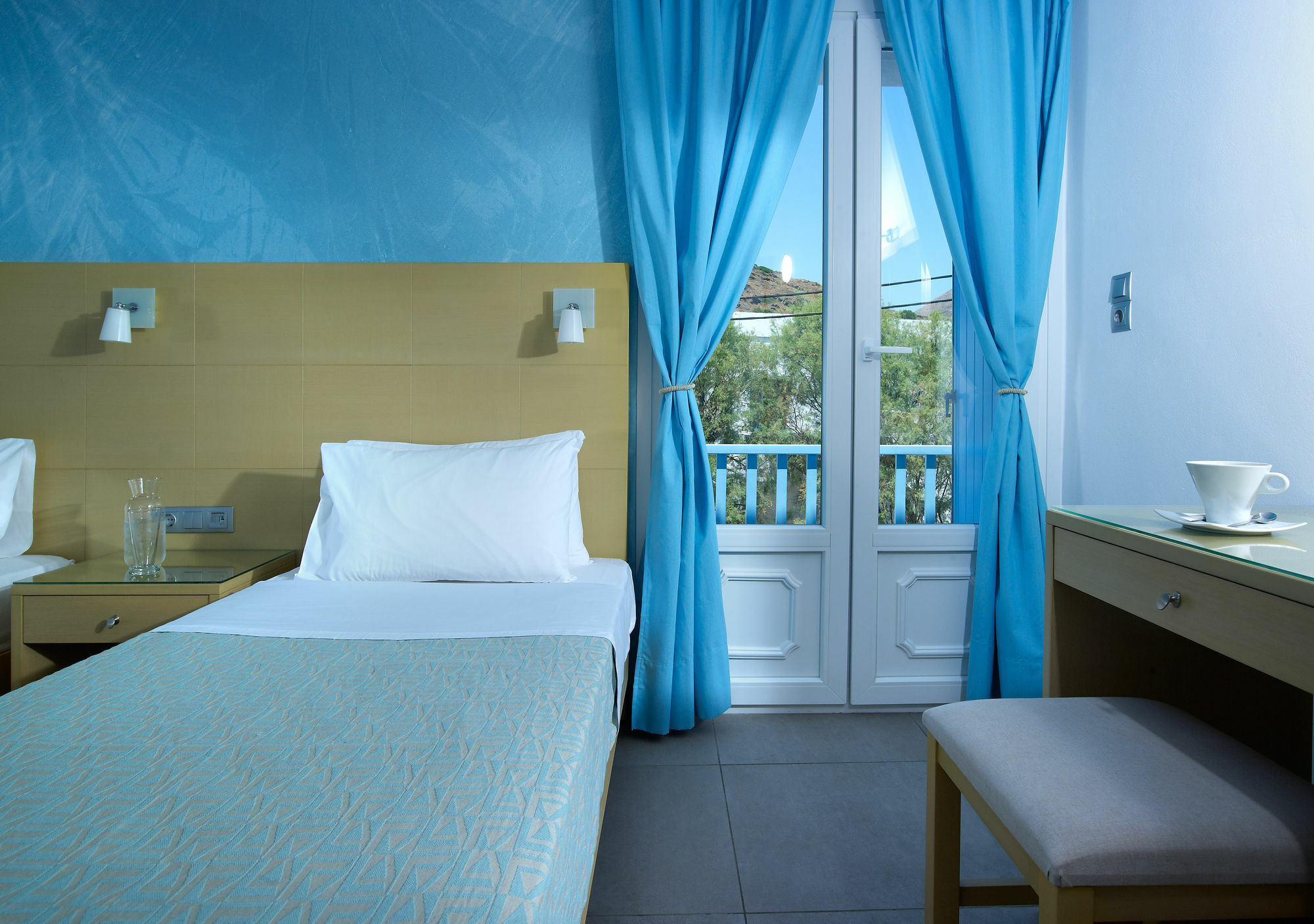 Blue Harmony Hotel Kini Exterior photo